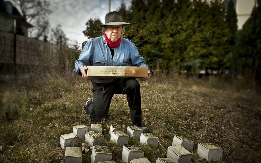 Gunter Demnig: „De Stolpersteine zijn een sociaal kunstwerk. Ik noem het altijd een de-centraal monument. En, het is het grootste ter wereld.” Beeld RD, Henk Visscher