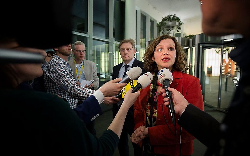 Minister Edith Schippers van Volksgezondheid en staatssecretaris Martin van Rijn geven uitleg over het zorgakkoord. Foto ANP