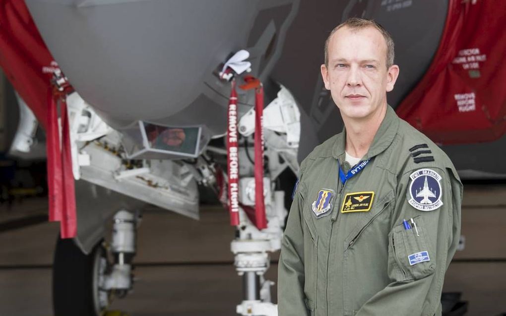 Majoor Laurens Jan Vijge, de eerste JSF-vlieger van de Koninklijke Luchtmacht, op de Eglin Air Force Base in Florida. De JSF F-35 wordt de opvolger van de F-16. beeld ANP