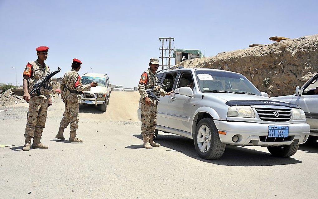 Jemenitische militairen bij een checkpoint. Foto EPA