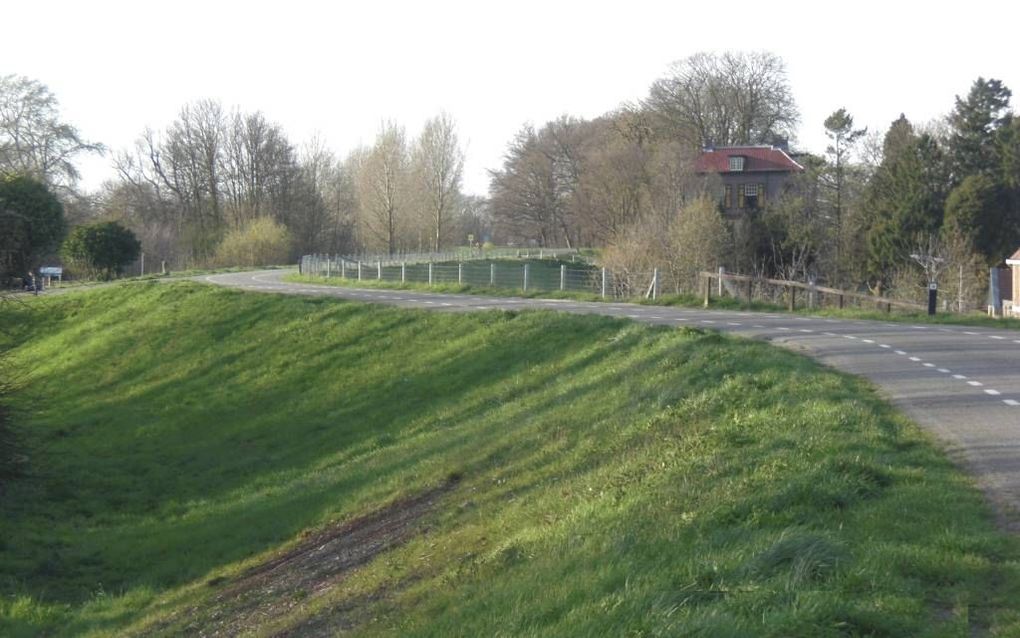 NEERIJNEN. De Waaldijk bij Neerijnen (foto) moet gastvrijer worden, zo luidt een plan van ANWB en ondernemers uit Neerijnen. beeld André Bijl