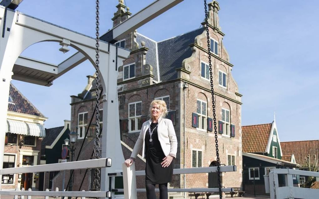 Burgemeester Oosterop-van Leussen van de gemeente Graft-De Rijp ontvangt samen met de gemeente Amstelveen de koninklijke familie op koningsdag. beeld Marco van Ammers