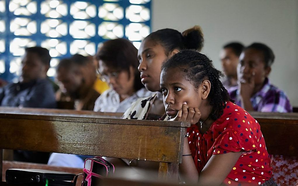 Dienst in een uit gereformeerd-vrijgemaakt zendingswerk ontstane kerk in Papua. beeld Jaco Klamer