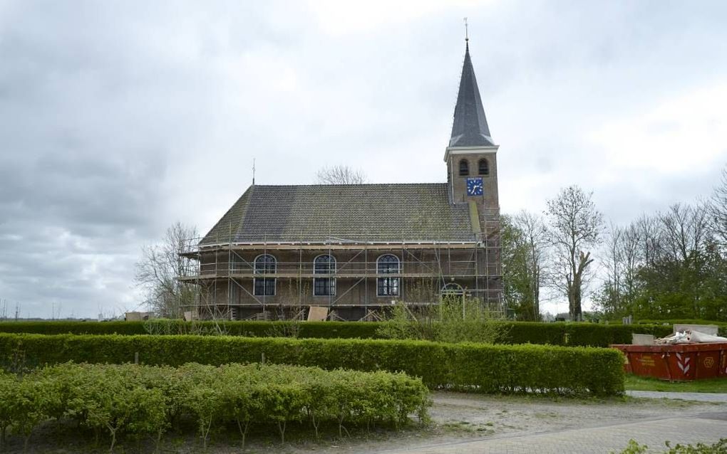 De dorpskerk in Dongjum. beeld Sjaak Verboom