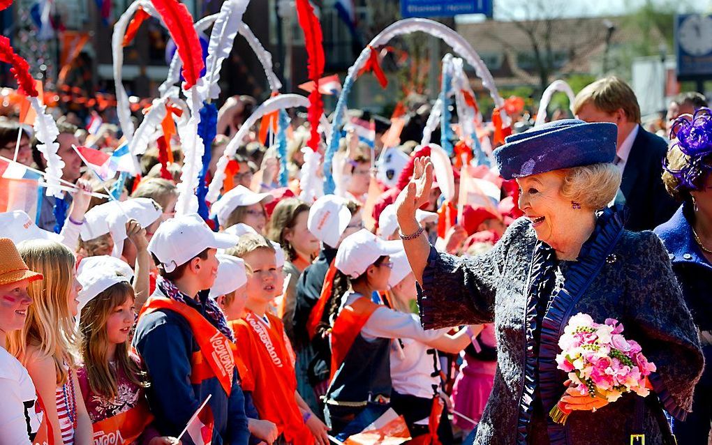 Toenmalig Koningin Beatrix in Veenendaal op de laatste Koninginnedag. Beeld ANP