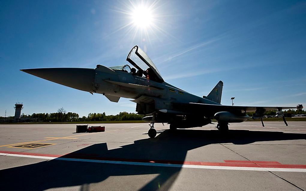 Een Royal Air Force Typhoon neemt deel aan een NAVO-oefening in Litouwen. Foto EPA