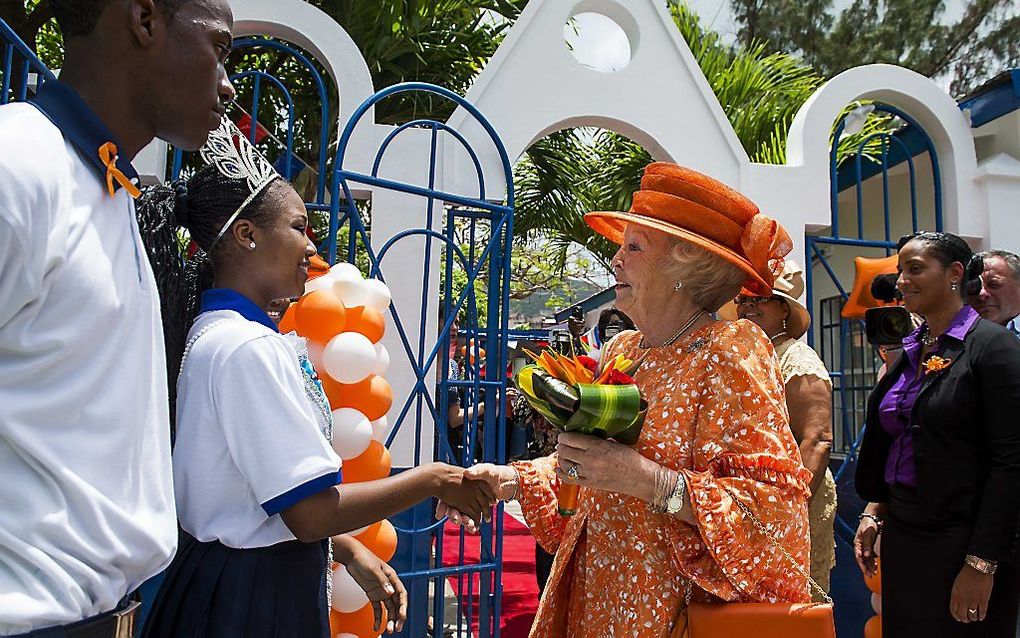 Prinses Beatrix tijdens haar bezoek aan de Sint Maarten Academy.  beeld ANP