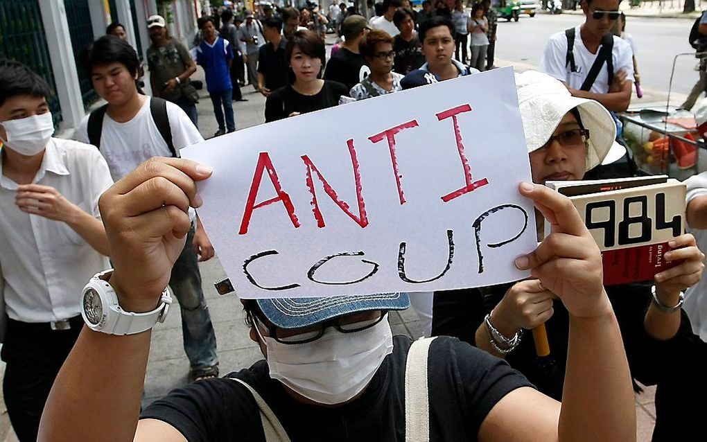 Activisten protesteren tegen de coup van het Thaise leger. beeld EPA