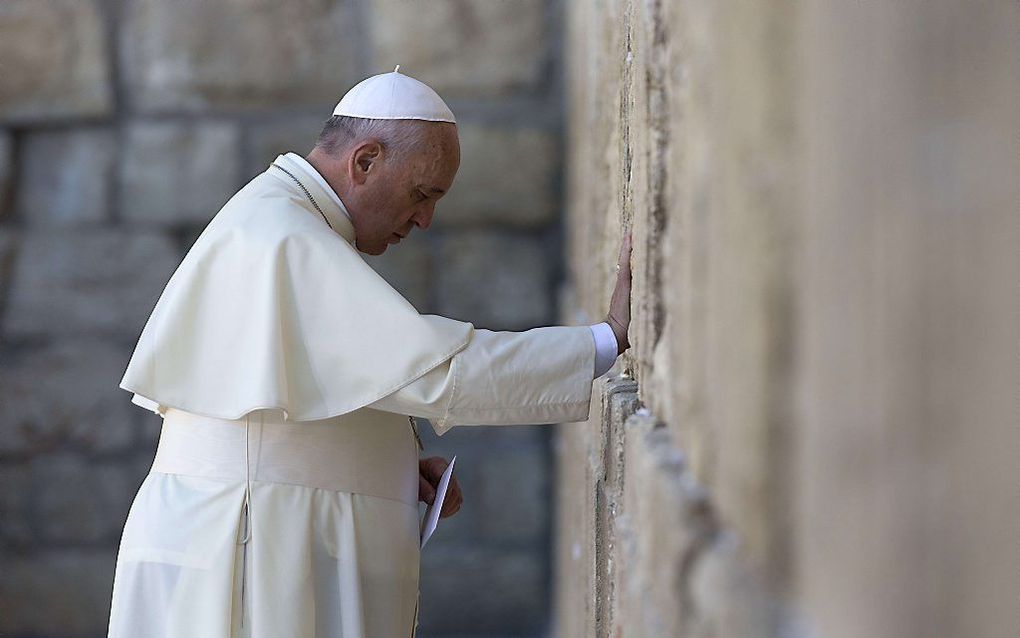 Paus Franciscus bij de Klaagmuur. beeld AFP