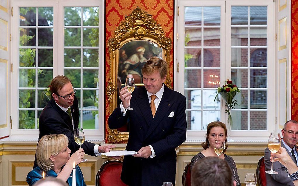 Koning Willem-Alexander maandag tijdens het bezoek aan het Duitse Nedersaksen. beeld ANP