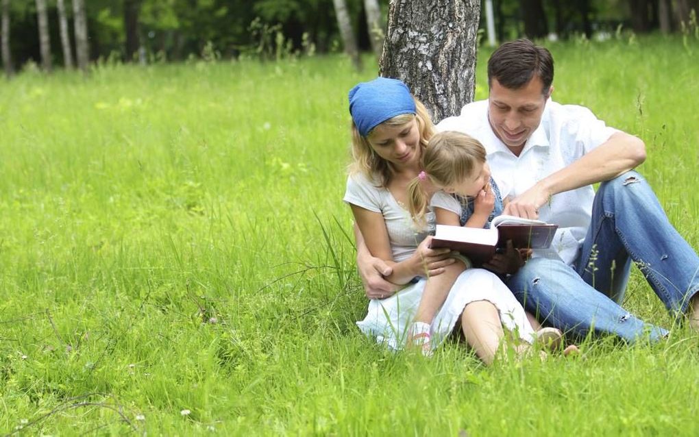 „Van generatie op generatie onderwees God Zijn volk, door de Torah, de Psalmen en Geschriften, door priesters en profeten, die het volk de waarheid leerden aangaande God, schepping, mensheid, zonde, verlossing, aanbidding, en hoe te leven als verbondsvolk