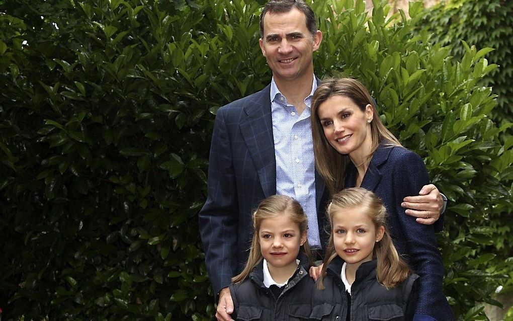 De toekomstige Spaanse koning Felipe, zijn vrouw Letizia en hun dochters Sofia (L) en Leonor (R). beeld AFP