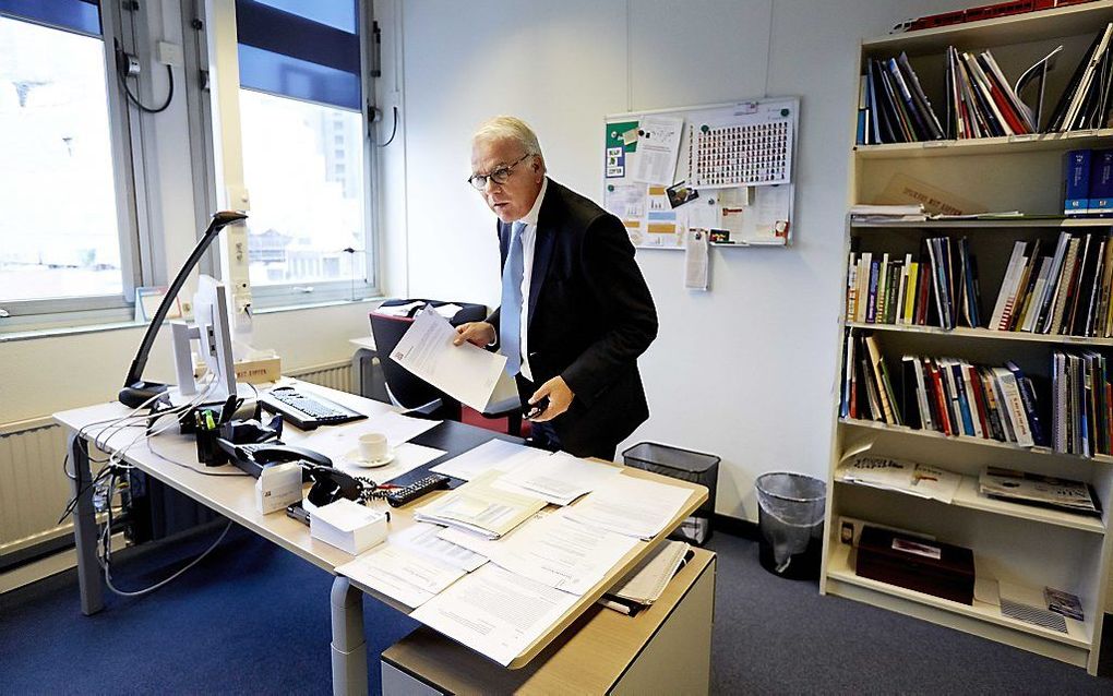 Norbert Klein van 50PLUS op zijn werkkamer. Foto ANP