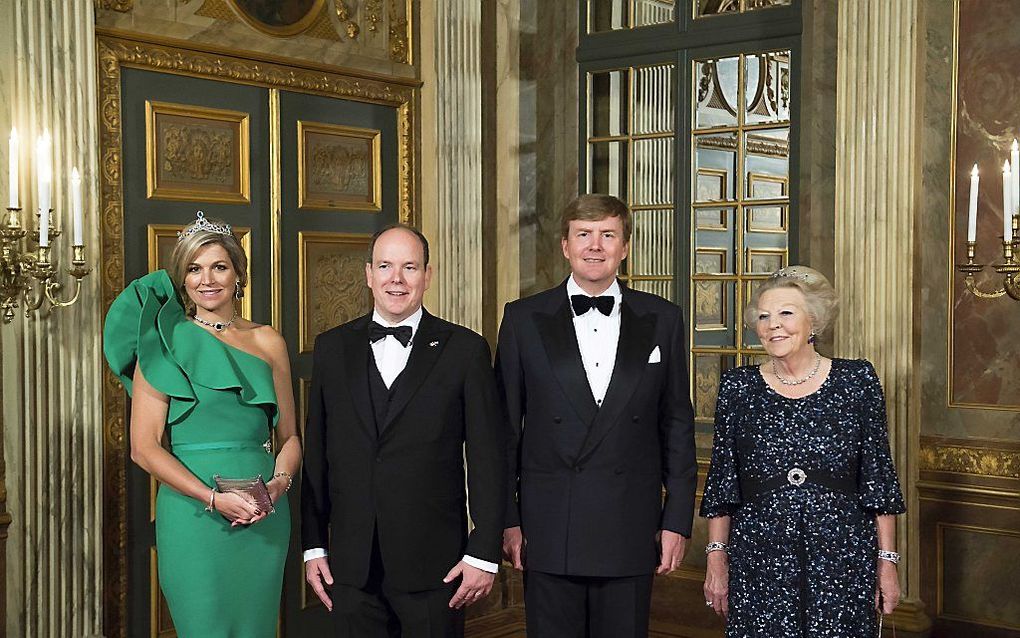 Het koninklijk paar, prins Albert en prinses Beatrix voorafgaand aan het diner. beeld ANP