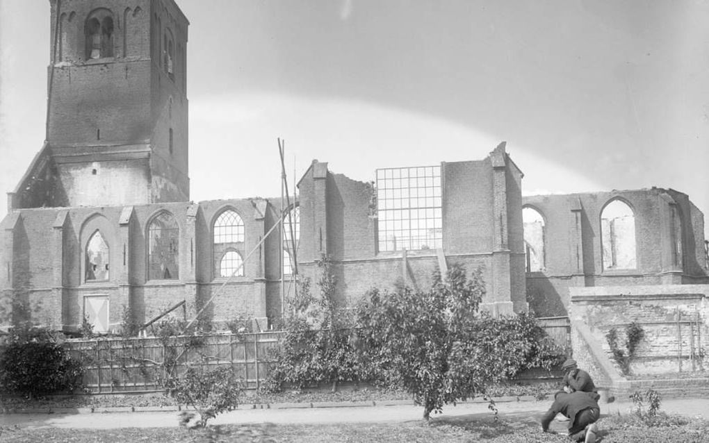 De kerk na de brand in 1914. beeld Rijksdienst voor het Cultureel Erfgoed