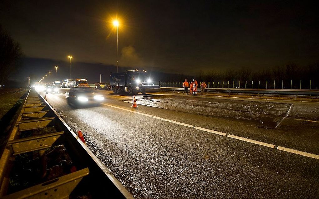 Wie denkt op de Franse wegen files te vermijden door in de zomermaanden in de nacht van vrijdag op zaterdag te gaan rijden, komt bedrogen uit. De beste tijd om naar het zuiden te vertrekken is op zaterdagen om 16.00 uur. beeld ANP