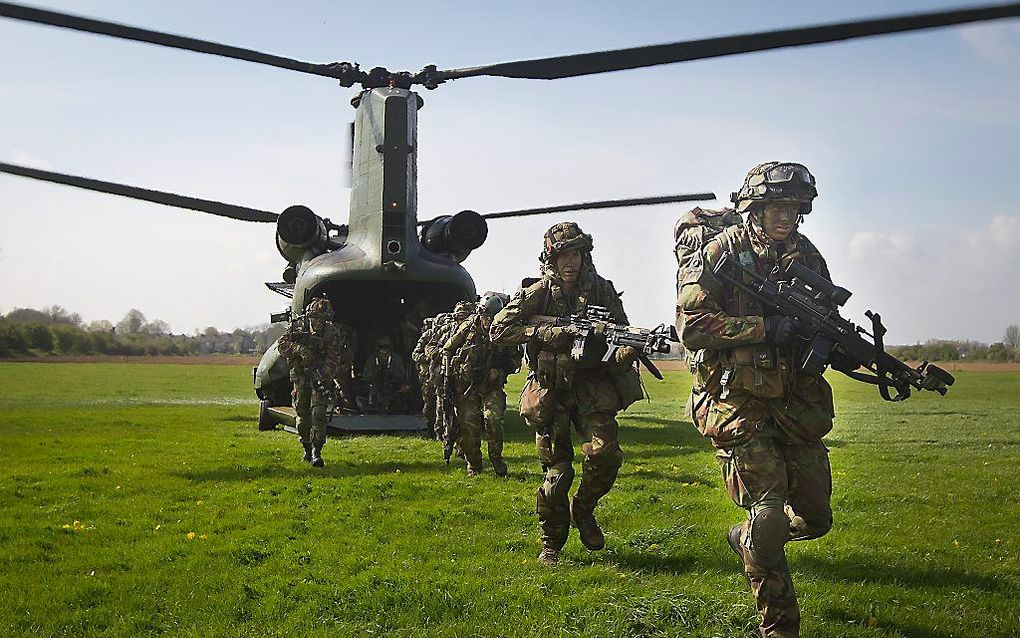 Oefening van de Luchtmobiele Brigade. Foto ANP