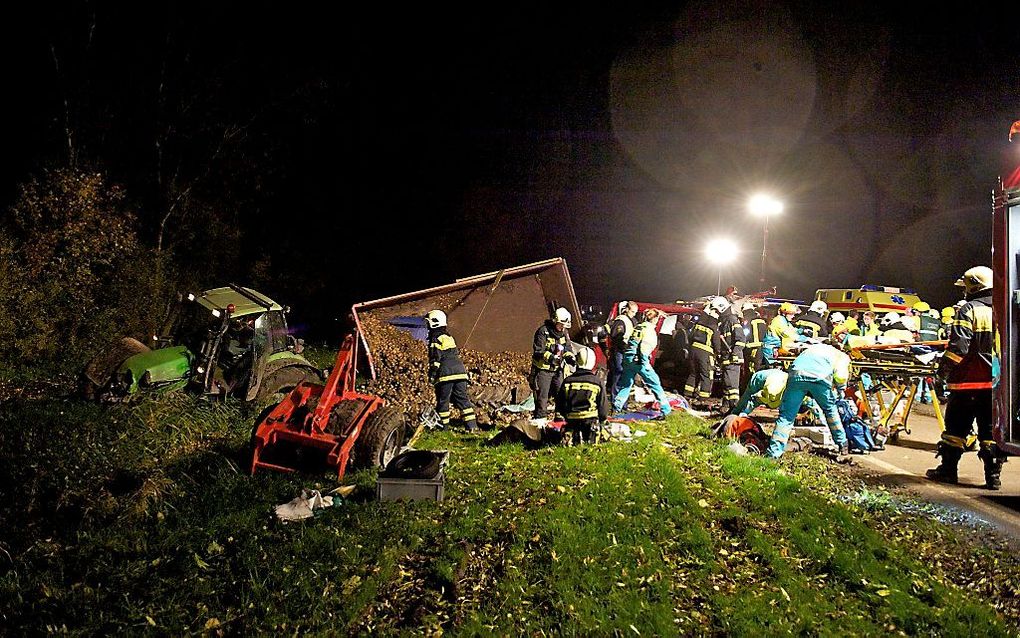 Ongeval met een landbouwvoertuig bij Biddinghuizen, november 2010. beeld ANP