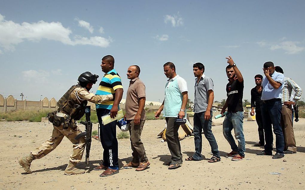 Burgers in Irak melden zich om mee te vechten tegen de rebellen. Foto AFP