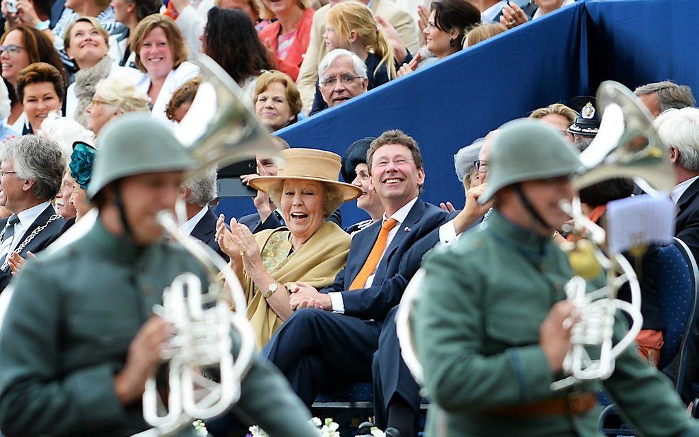 Prinses Beatrix tijdens het Grand Defilé bij Paleis het Loo in Apeldoorn. beeld ANP