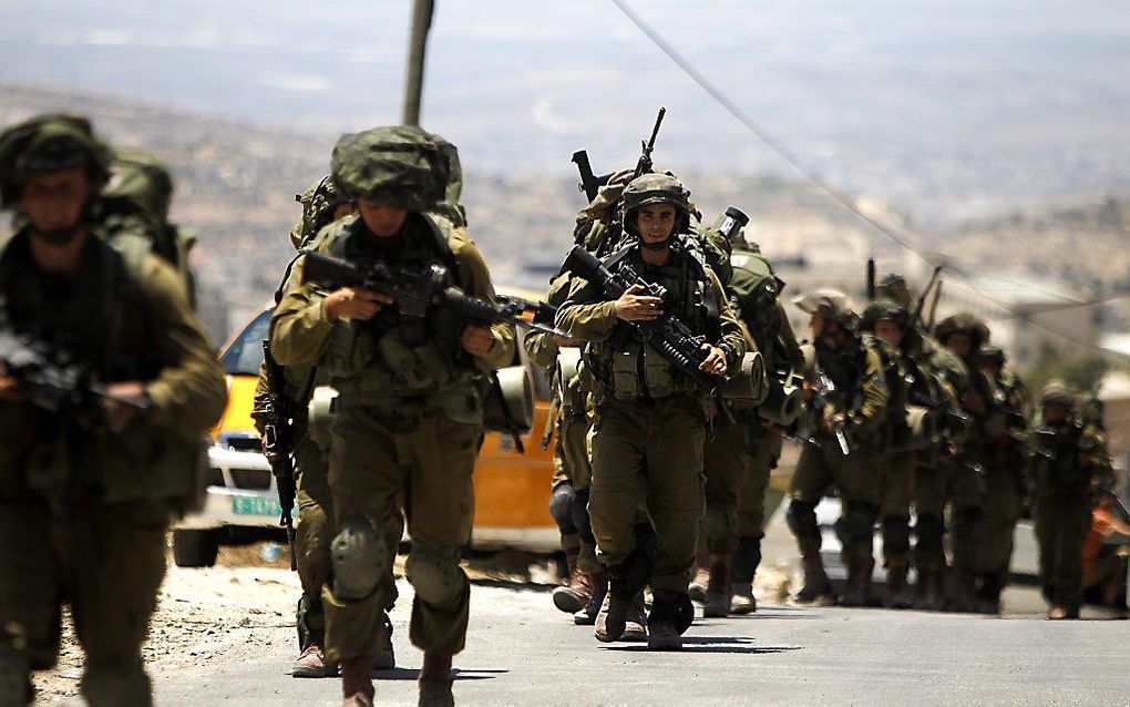 Israëlische militairen in Hebron tijdens de zoektocht naar de vermiste tieners. Foto EPA