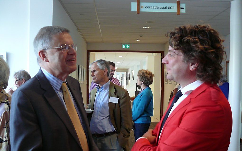 Dr. Hirsch Ballin in gesprek met ds. Ranfar Kouwijzer.                    Beeld RD