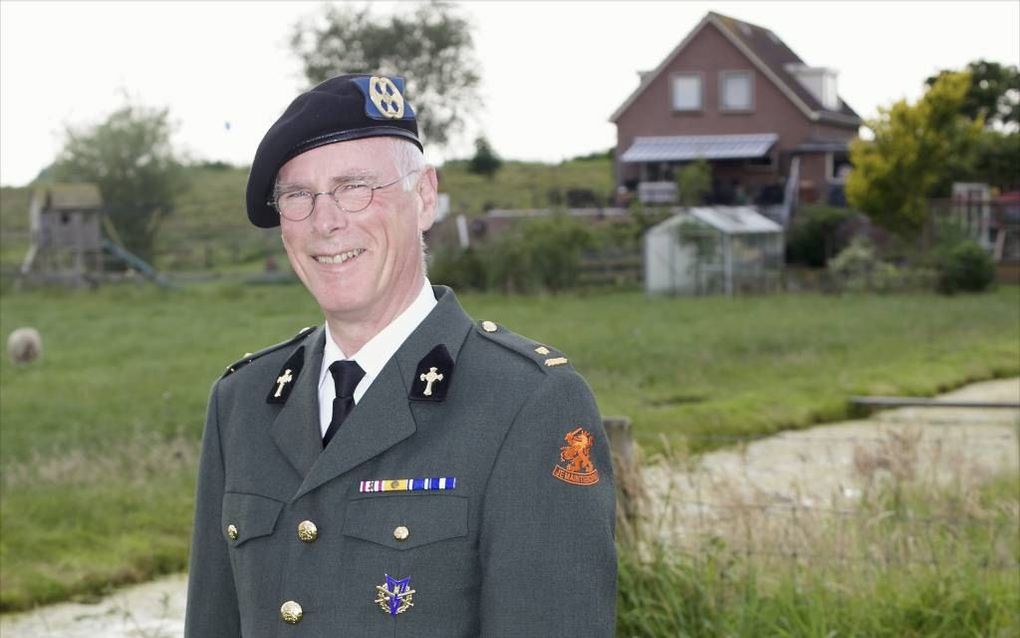 Twaalf aalmoezeniers en legerpredikanten nemen morgen deel aan Veteranendag. Oud-legerpredikant ds. J. den Boer, hersteld hervormd veteraan, marcheert mee. beeld Dick Vos