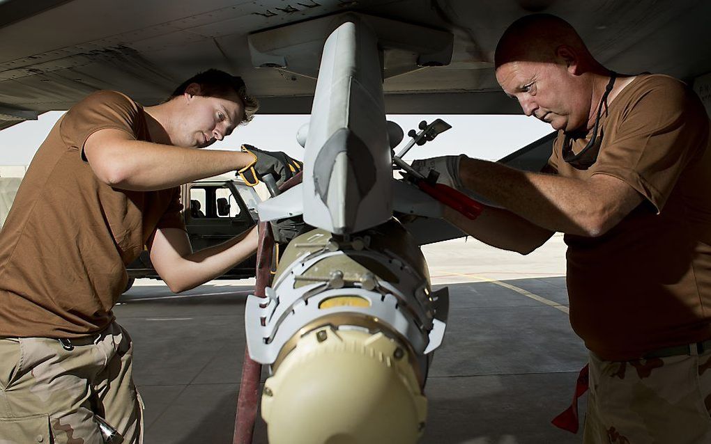 De bewapening wordt van de Nederlandse F-16'safgehaald na hun laatste operationele vlucht boven Afghanistan. De missie van de Nederlandse luchtmacht in Afghanistan zit er na 12 jaar op. Bij terugkomst op de vliegbasis bij de Noord-Afghaanse stad Mazar-e-S