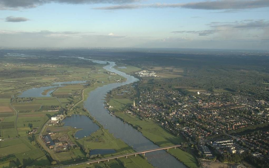 Rhenen in 2009 met de Rijnbrug op de voorgrond. Foto Henk van de Poel