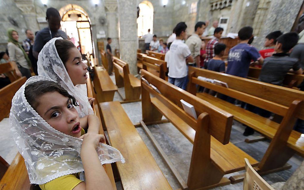 Iraakse christenen in een kerk in Bartala. Foto AFP