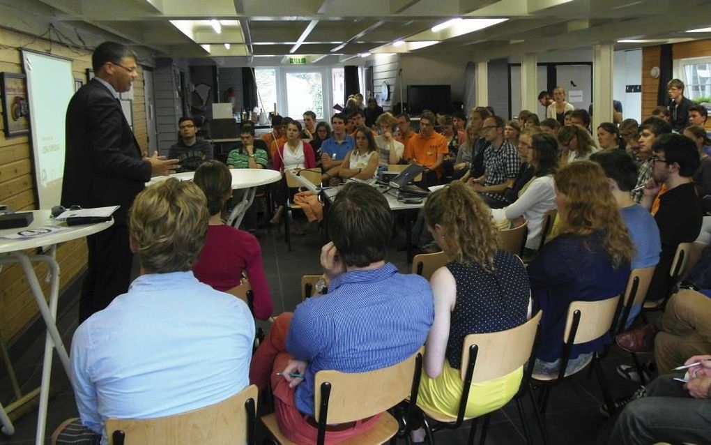 De christelijke studentenvereniging CSFR houdt deze week in Rijssen haar jaarlijkse zomerconferentie (ZoCo). Dr. A.J. Kunz (foto) hield dinsdag de eerste lezing.  Beeld Jan van Reenen