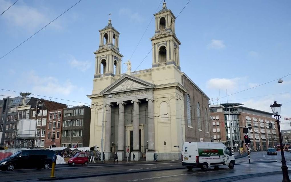 De Mozes en Aäronkerk aan het Waterlooplein in Amsterdam. Beeld Sjaak Verboom