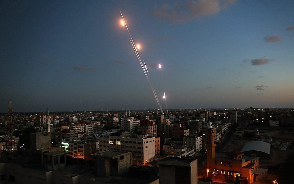 Raketten worden vanuit de Gazastrook gelanceerd richting Israël. beeld EPA