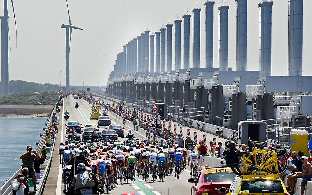 In 2010 trok de Tour de France ook door Zeeland, ook op zondag. Beeld ANP