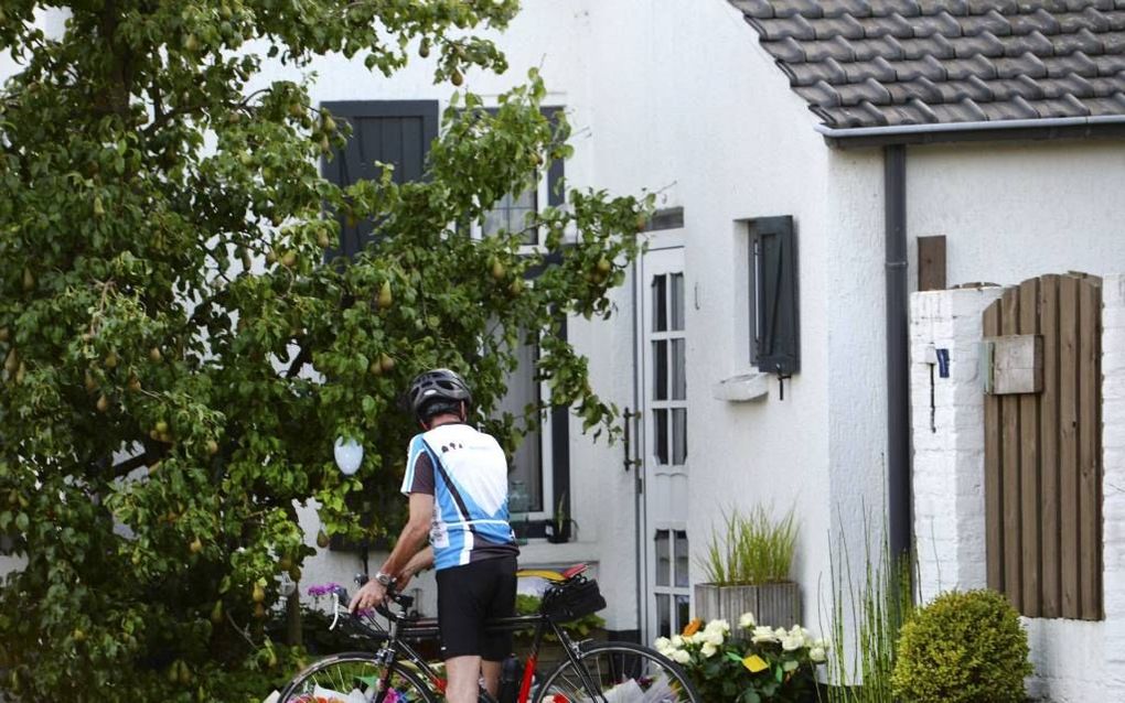 Rouw in Neerkant om een omgekomen gezin. beeld ANP