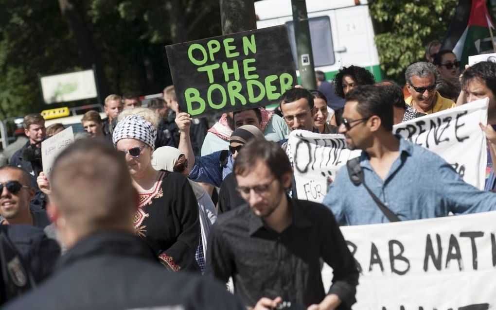 Pro-Palestijnse demonstranten protesteren op 23 juli bij de Egyptische ambassade in Berlijn. Beeld EPA