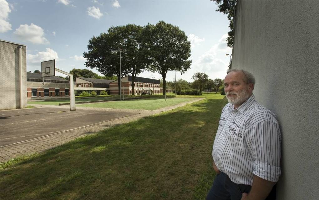 Peter van Buuren van het Centraal Orgaan Opvang Asielzoekers (COA) bereidt de komst van ongeveer 200 ama’s naar Overberg voor. De jongeren komen in een voormalige jeugdgevangenis, die momenteel wordt verbouwd. beeld RD, Henk Visscher