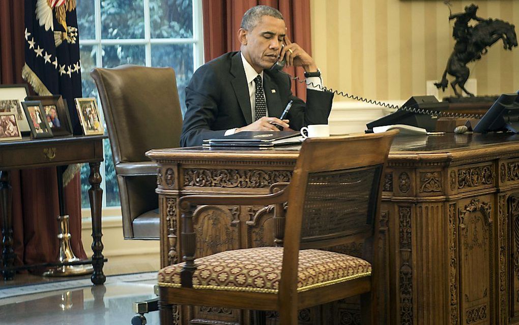 De Amerikaanse president Obama belt met koning Abdullah II van Jordanië. De twee spraken over de toestand in Irak. beeld AFP