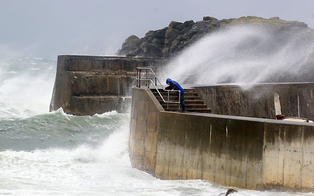 Archieffoto van stormachtig weer bij de Ierse kust. Beeld EPA