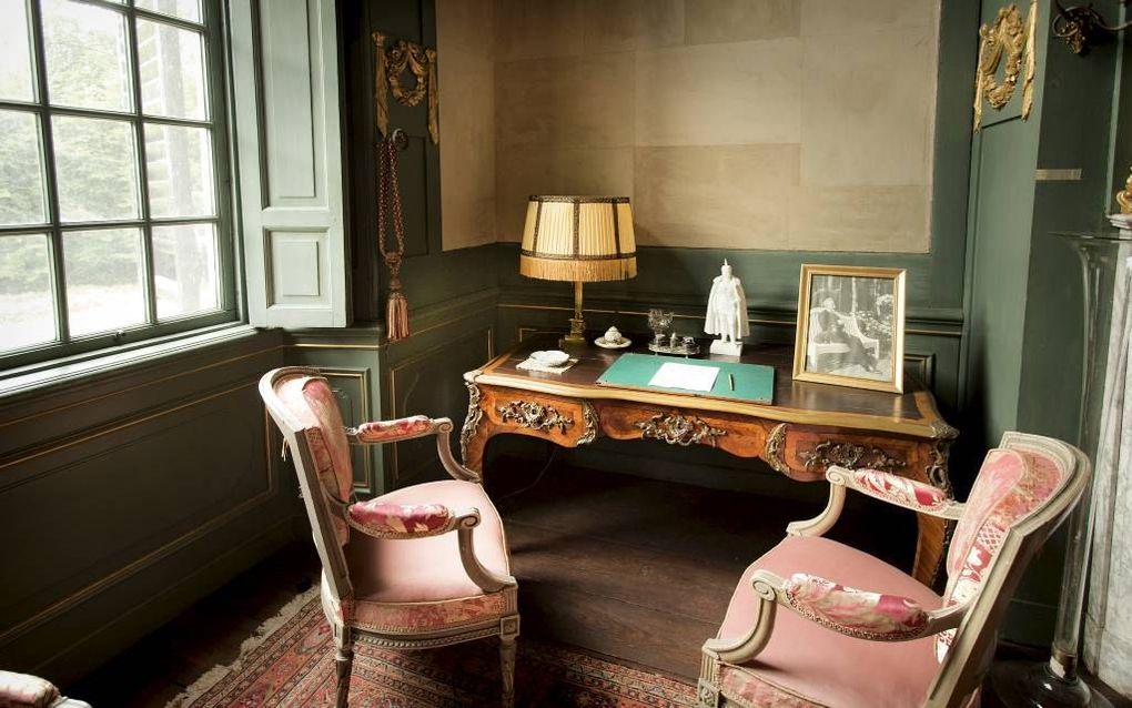 Het bureau in kasteel Amerongen waarachter de keizer op 28 november 1918 zijn afstand van de Duitse troon met een handtekening bezegelde. Foto RD, Henk Visscher