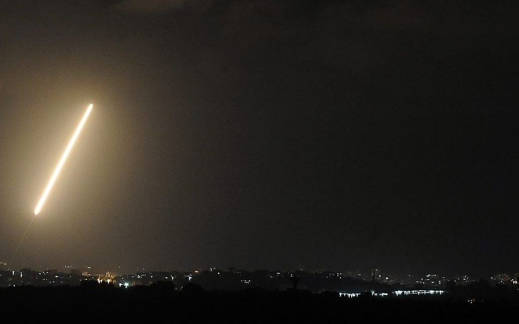 Vanuit Gaza wordt een raket op Israël afgevuurd. beeld AFP