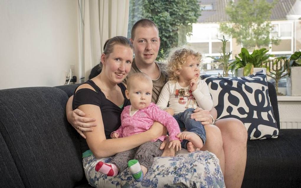 Freek en Samantha van Breugel met hun twee kinderen. beeld Niek Stam