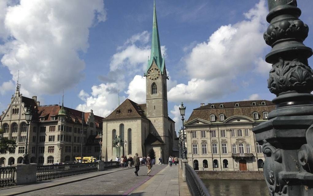 De Fraumünster in Zürich werd volgens een legende in de negende eeuw gesticht door de vrome zusters Hildegard en Berta. In 1524 gaf de laatste abdis, Katharina von Zimmern, het klooster aan de staat. Ze ging over tot de Reformatie. beeld RD