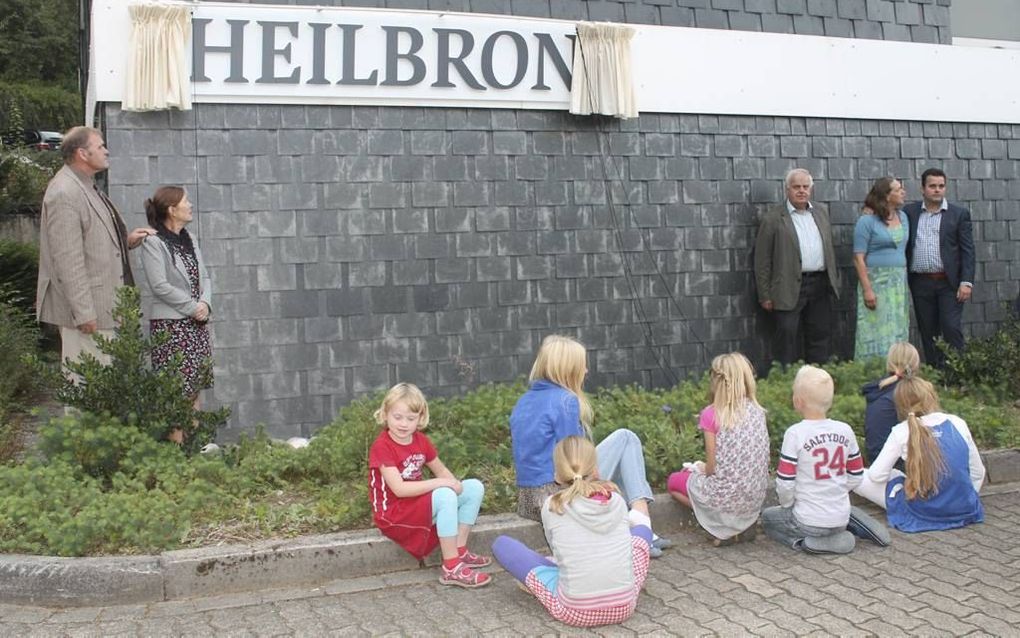 De onthulling van het naambord. beeld Carola van Kooten