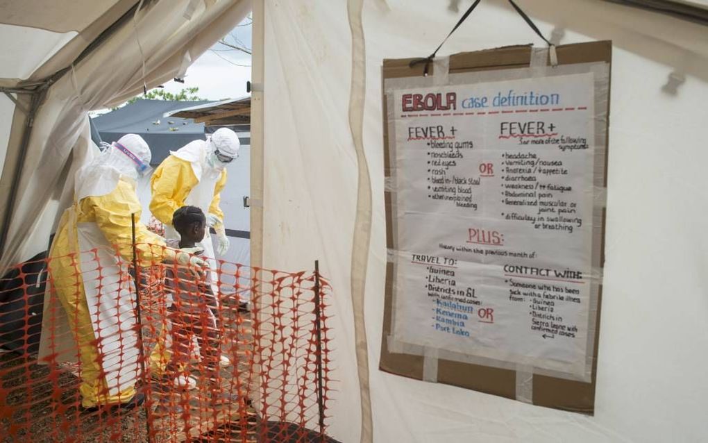 AMSTERDAM. AzG-verpleegkundige Rnald Dekker werkte als eerste Nederlanders de afgelopen twee weken in een ebolakliniek in Sierra Leone. In de kliniek kreeg Dekker het nodige voor de kiezen, maar er waren ook mooie momenten. beeld Artsen zonder Grenzen