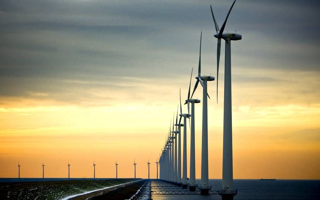 URK. Windmolens langs de A6 nabij Urk. Foto ANP