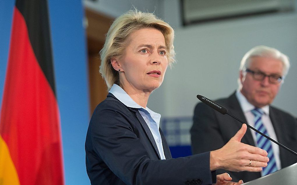 De Duitse ministers Ursula von der Leyen (Defensie) en Frank-Walter Steinmeier (Buitenlandse Zaken). Beeld EPA