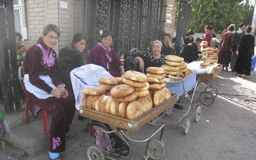 Straatbeeld in de Oezbeekse stad Tashkent. beeld Panoramio