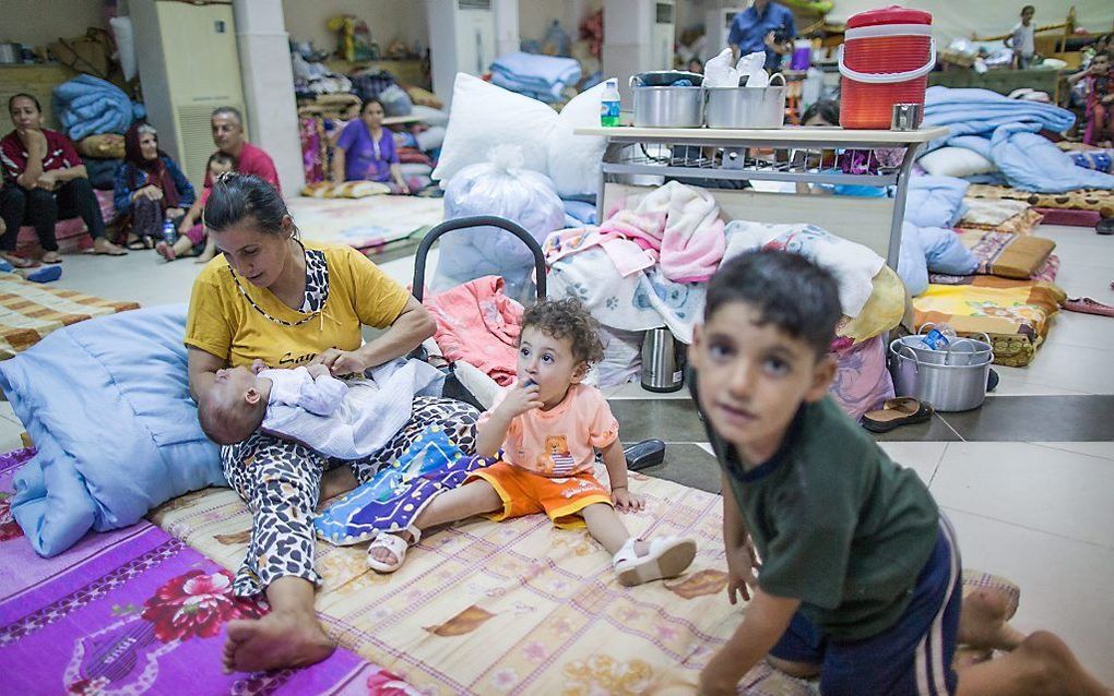 Christelijke vluchtelingen in een opvangkamp in Erbil. beeld EPA