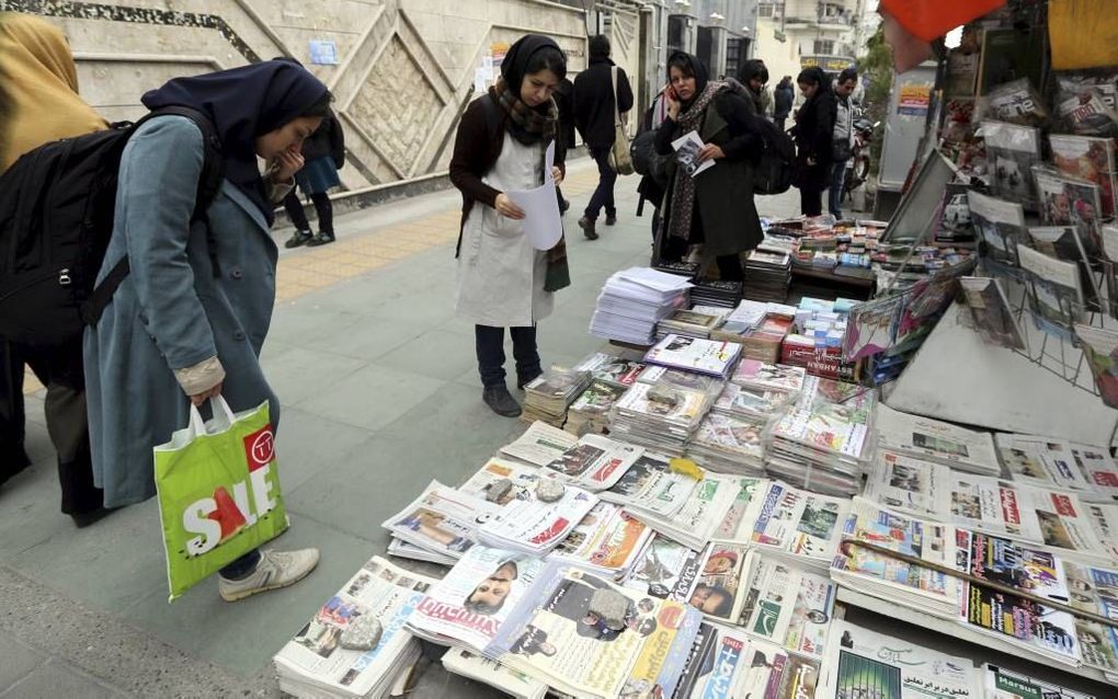 Straatbeeld in de Iraanse hoofdstad Teheran (2013). Beeld EPA